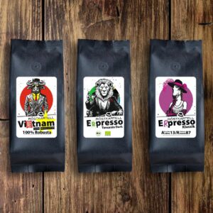 Drei aromatische Kaffeesorten mit hohem Koffeingehalt vom Röstkartell in einer Aromaschutzverpackung